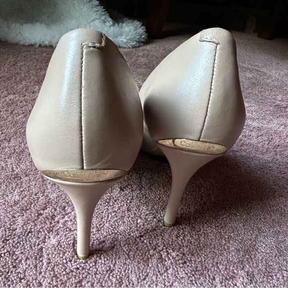 Calvin Klein 3” Kamara nude heels with gold trim - like new - Picture 4 of 5